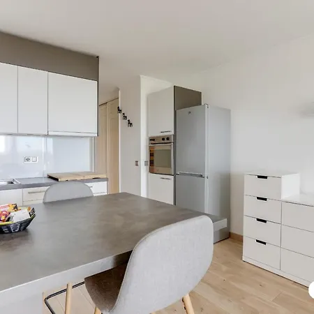 Panoramic View Swimming Pool And Parking Space Apartment